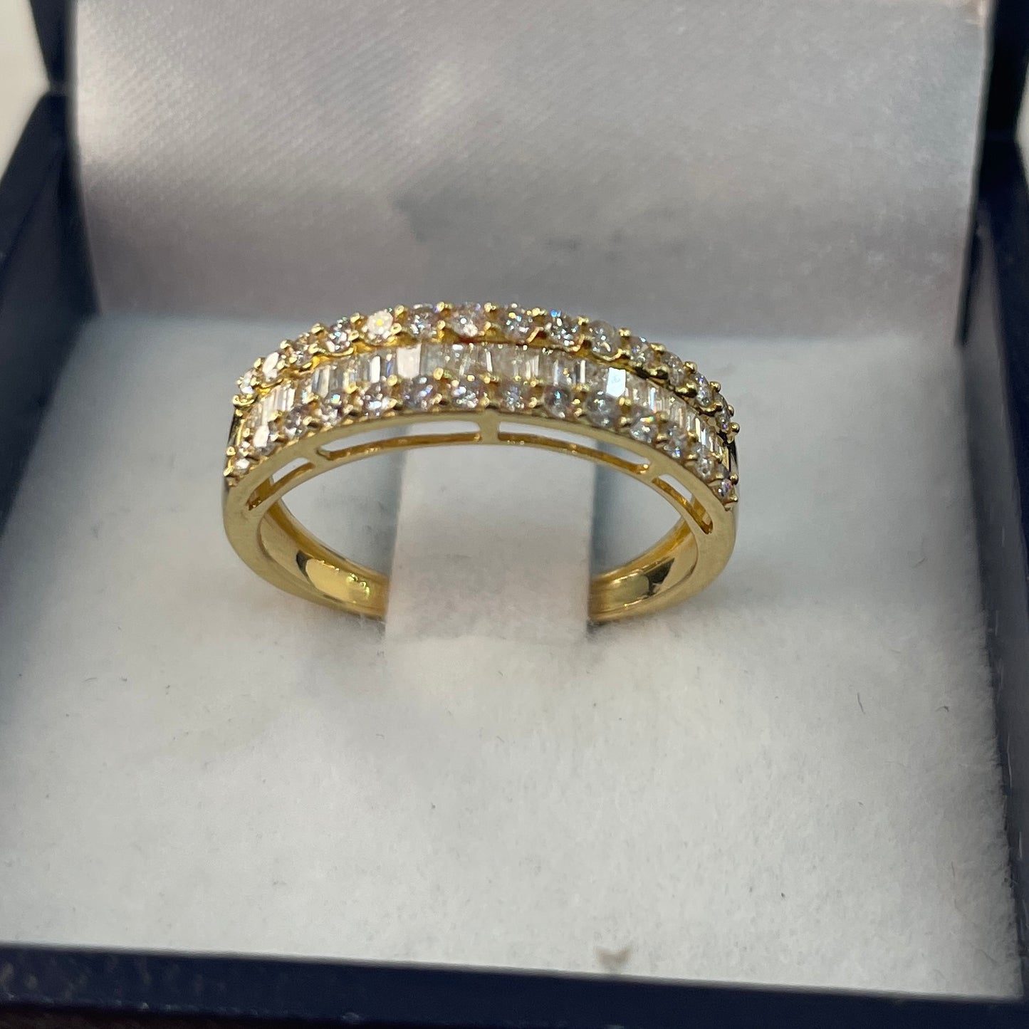 Anillo Medio Cintillo de Brillantes - Joyería Patagónica