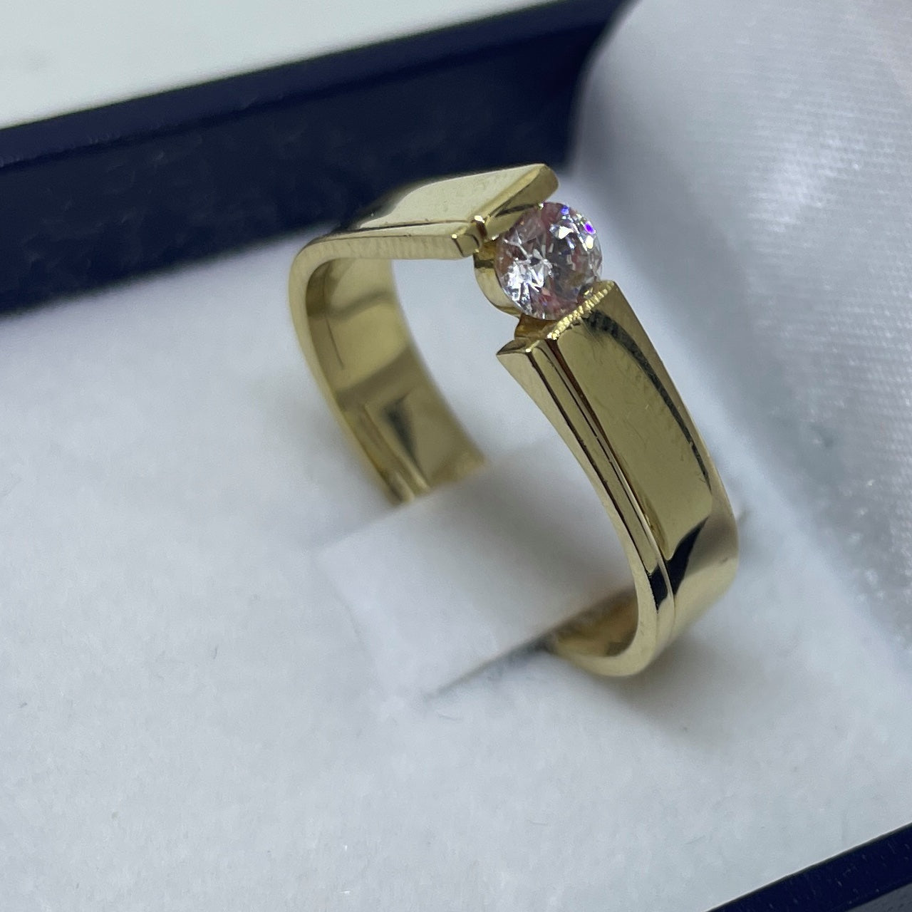 Anillo en Forma de Gota con Solitario de lado - Joyería Patagónica