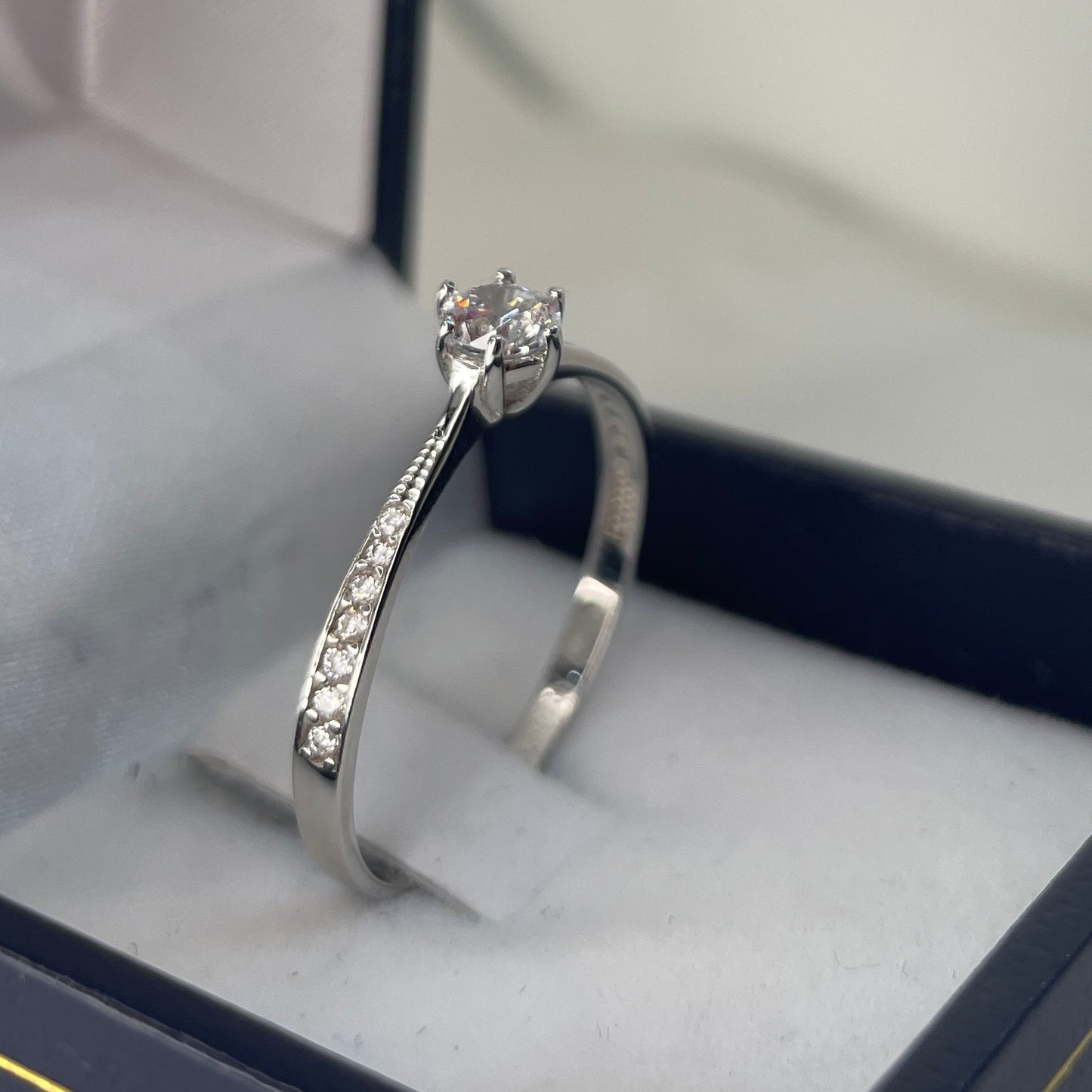 Anillo Solitario Oro Blanco