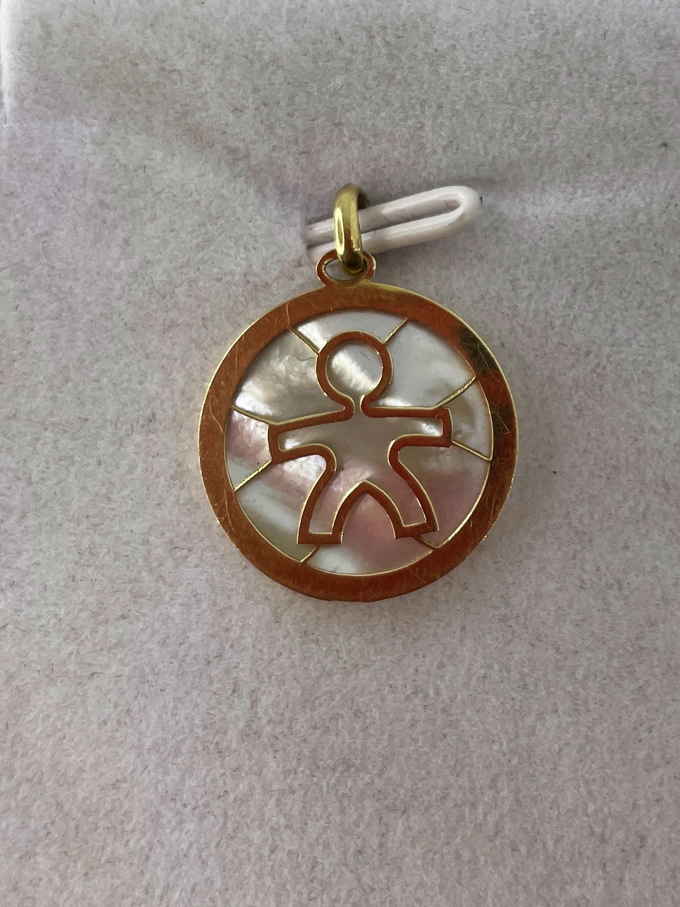 Colgante de Niño en Oro y Nacar